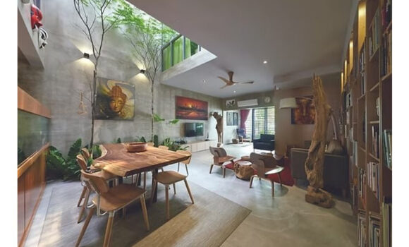 COURTYARD HOUSE